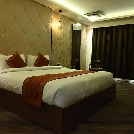 The Triumph Hotel Varanasi Exterior photo