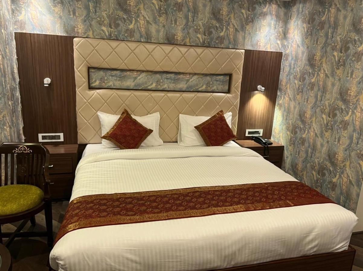 The Triumph Hotel Varanasi Exterior photo