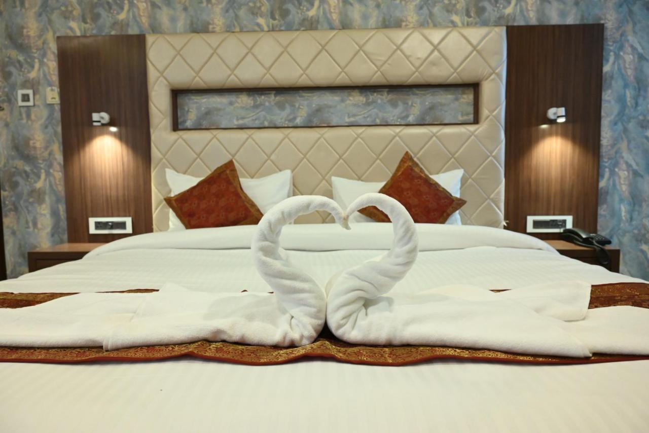The Triumph Hotel Varanasi Exterior photo