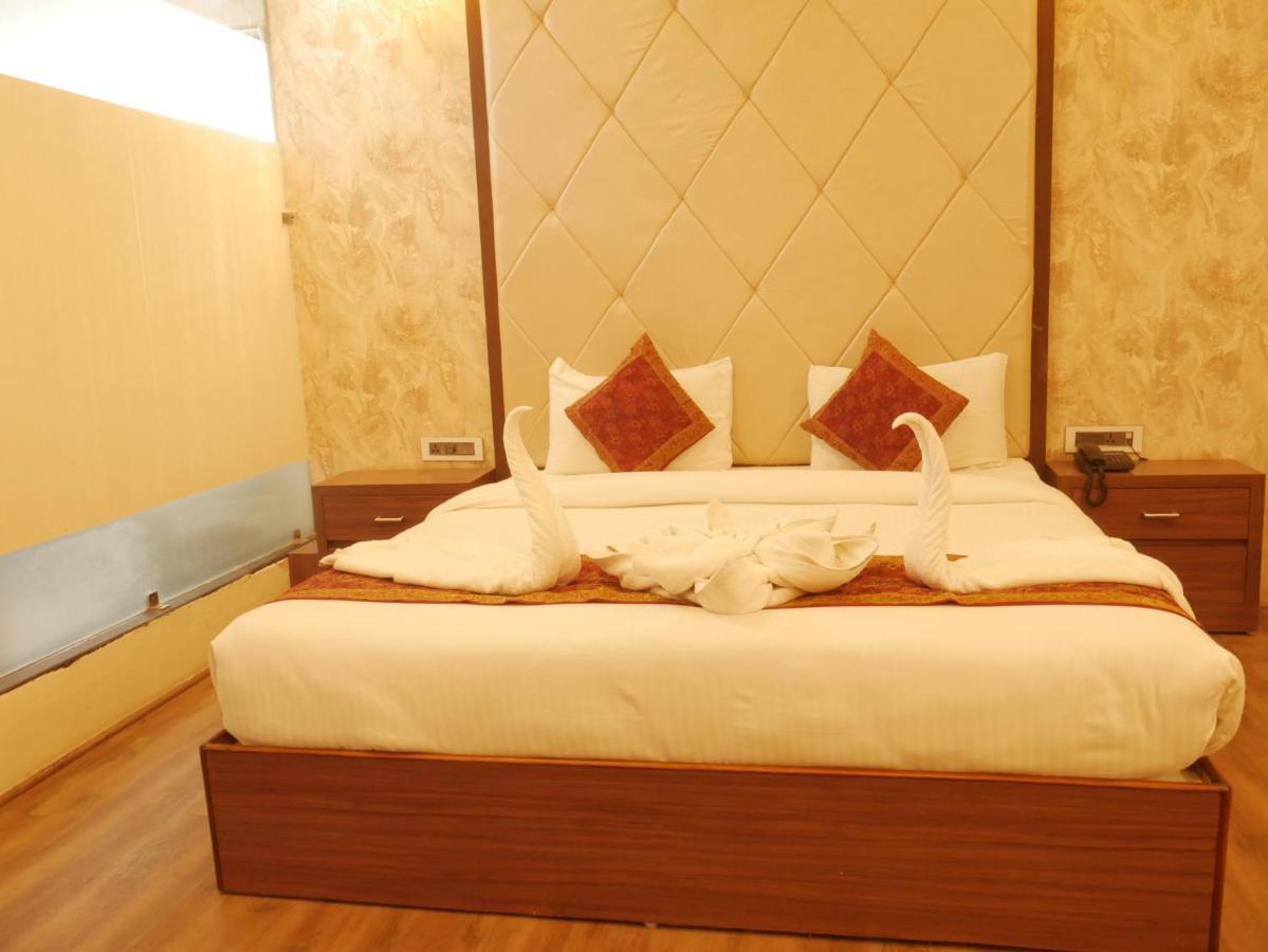 The Triumph Hotel Varanasi Exterior photo