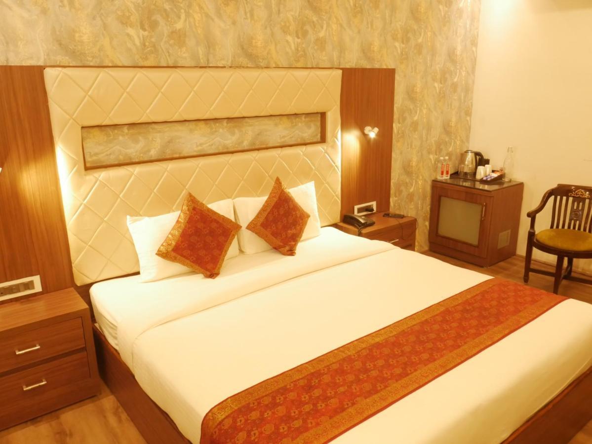 The Triumph Hotel Varanasi Exterior photo