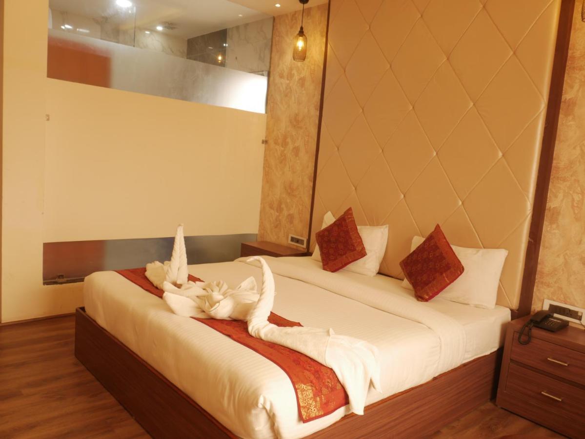 The Triumph Hotel Varanasi Exterior photo