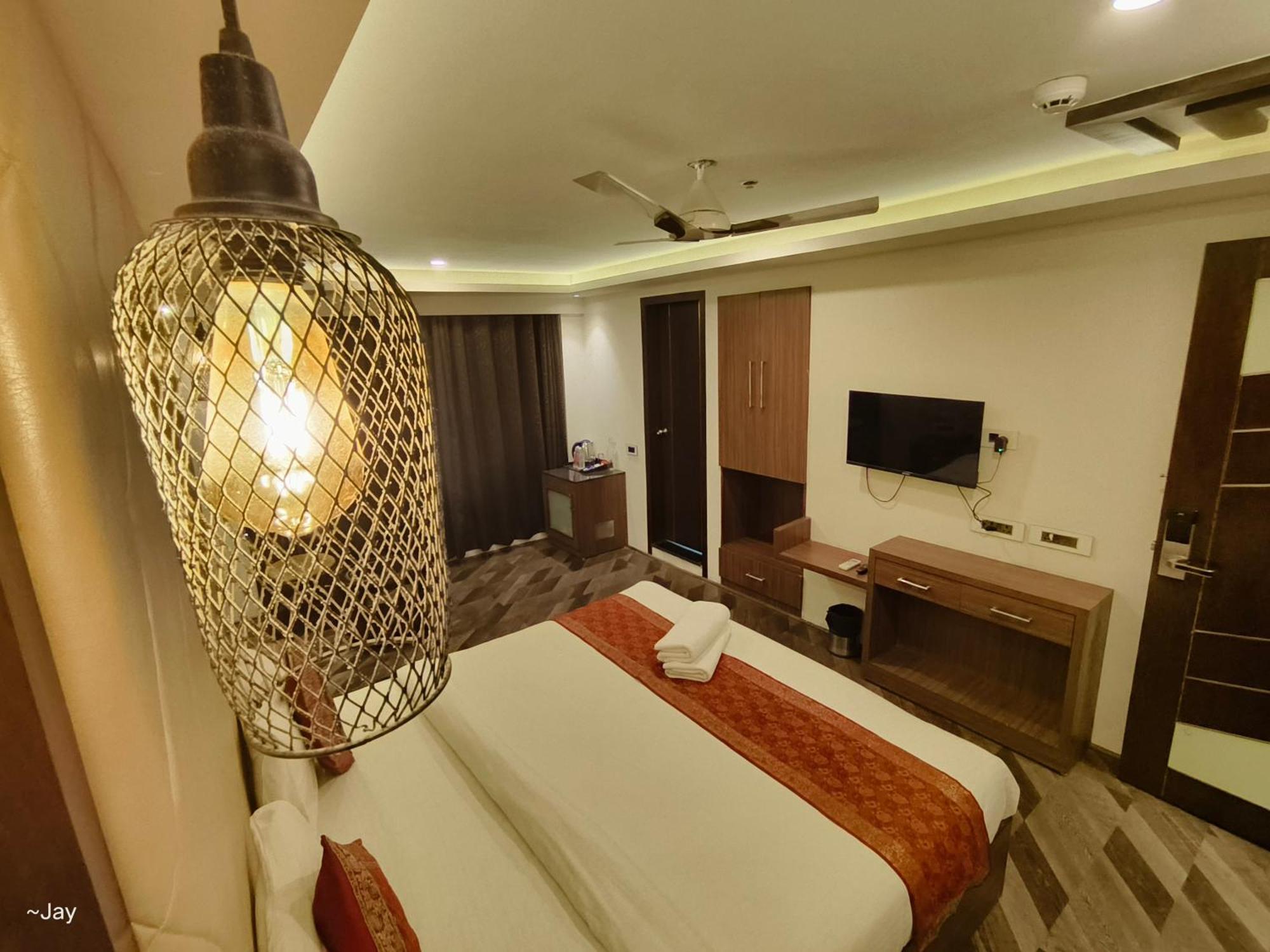 The Triumph Hotel Varanasi Exterior photo