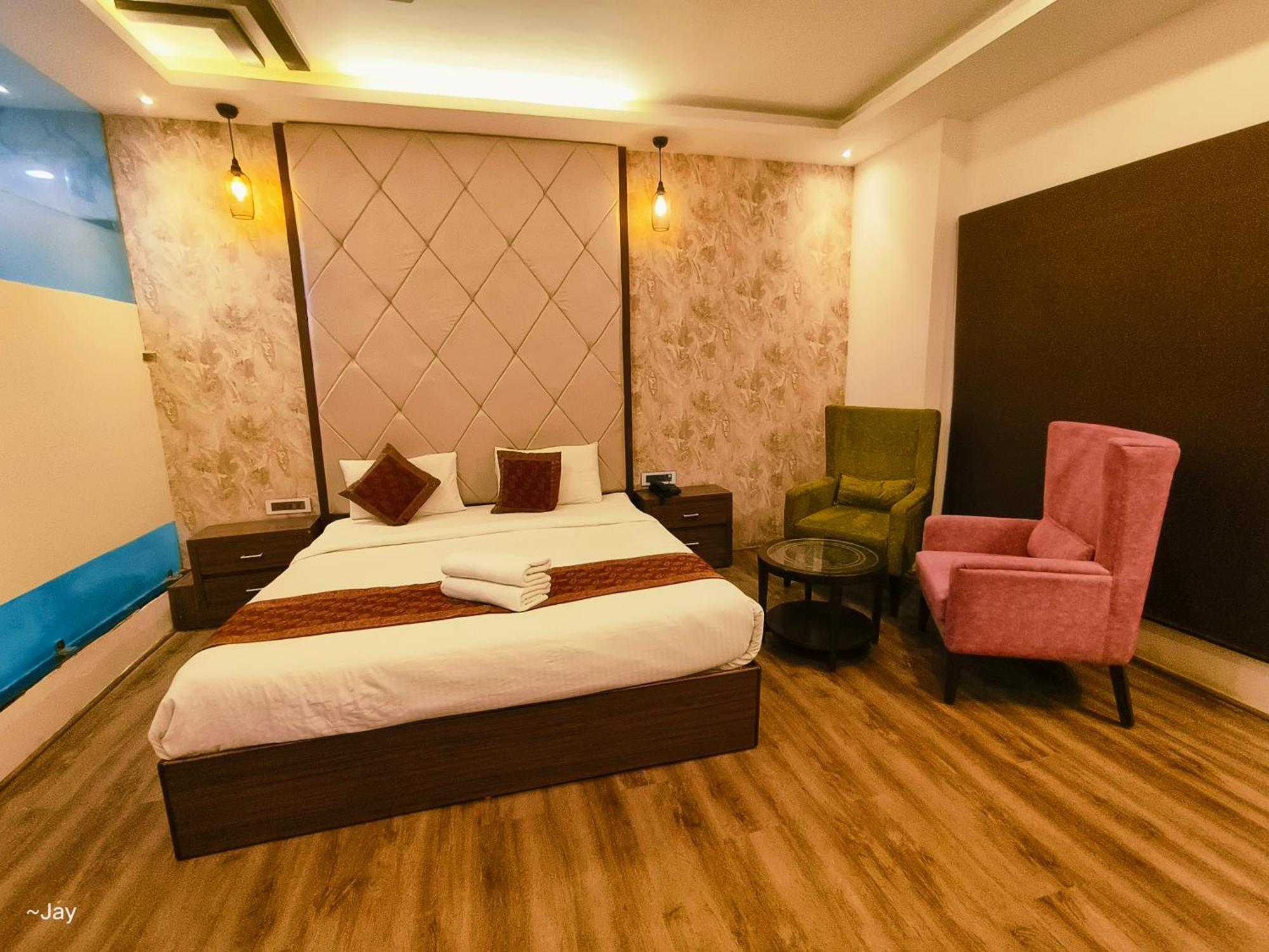 The Triumph Hotel Varanasi Exterior photo