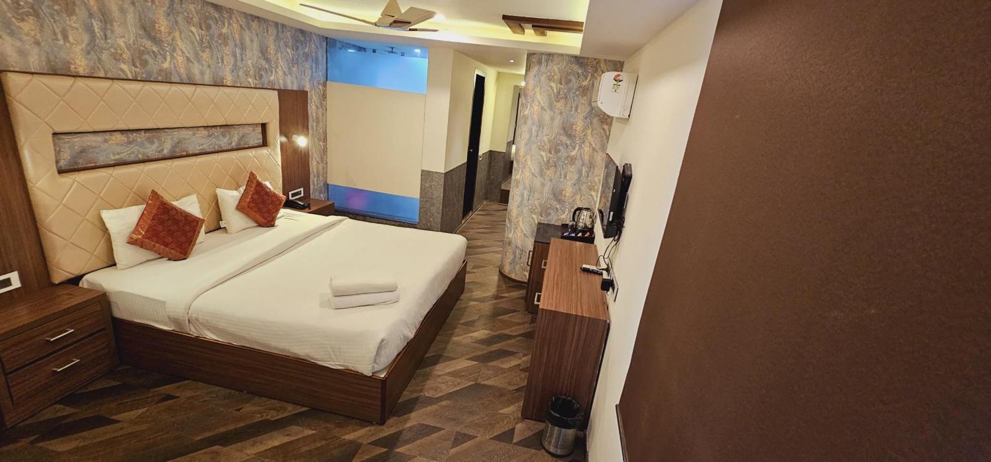 The Triumph Hotel Varanasi Exterior photo
