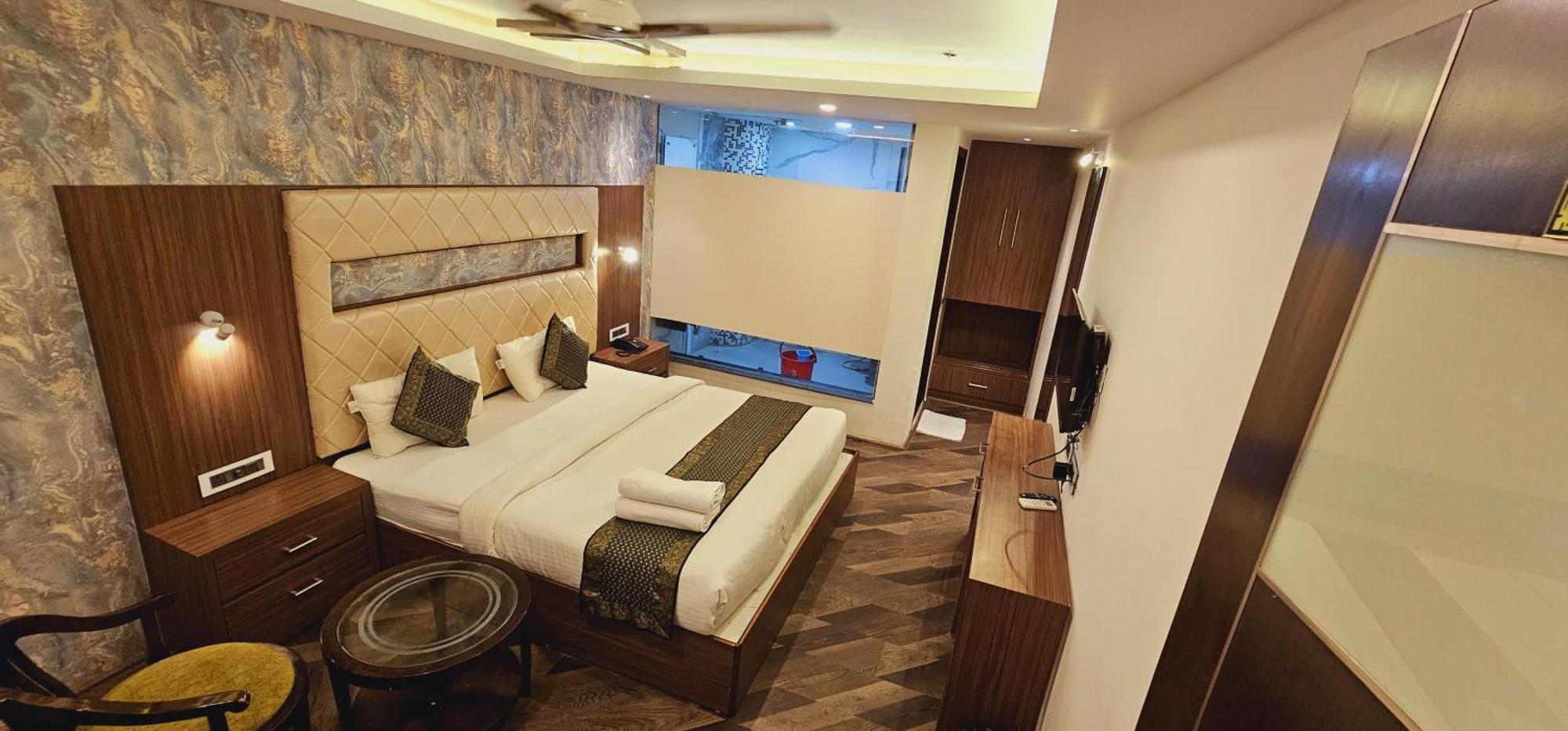 The Triumph Hotel Varanasi Exterior photo